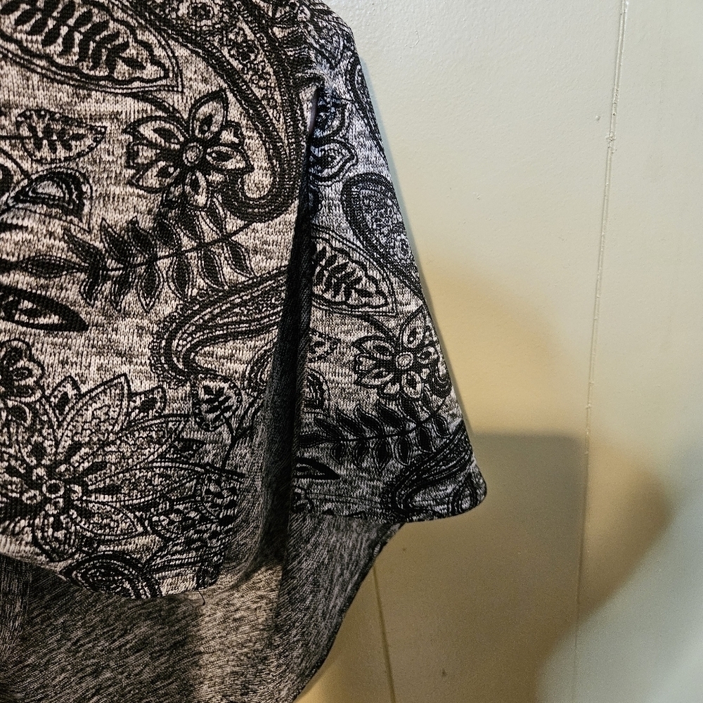 Avenue Paisley Print Tunic Top, Black & Gray, Plus-Size 26/28 - Picture 4 of 6